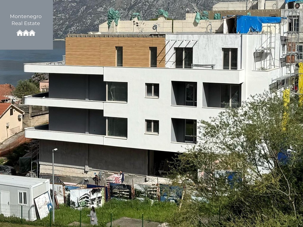 Apartments in Dobrota (Kotor)