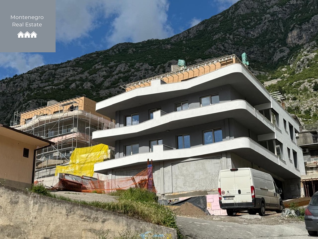 Apartments in Dobrota (Kotor)