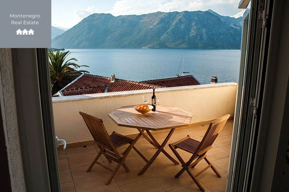 Apartment in a restored palace in Prčanj (Kotor)