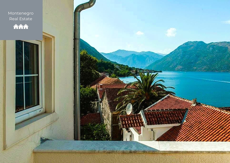 Apartment in a restored palace in Prčanj (Kotor)
