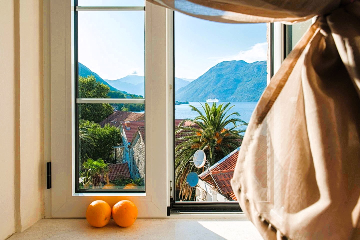 Apartment in a restored palace in Prčanj (Kotor)