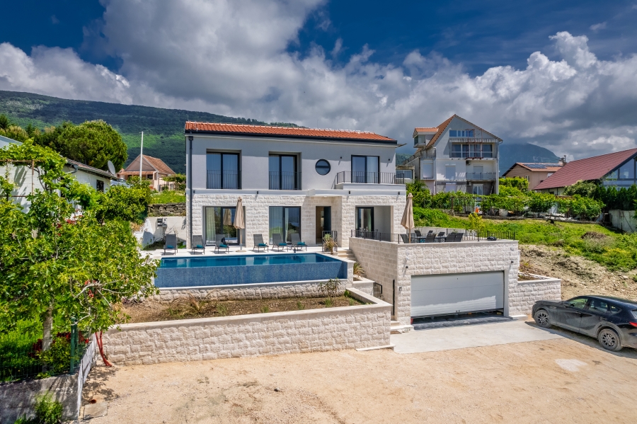 Villa with panoramic sea view and pool in Mrčevac (Tivat)