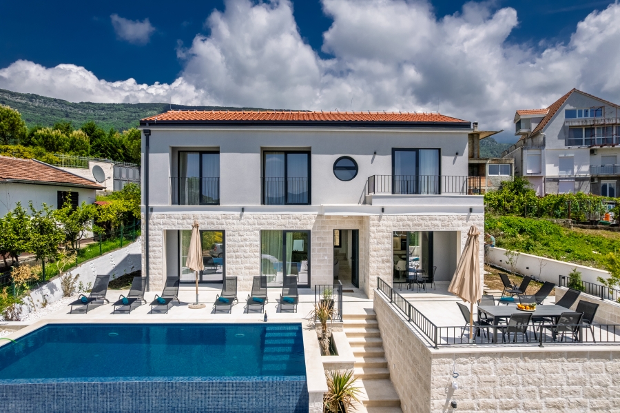 Villa with panoramic sea view and pool in Mrčevac (Tivat)