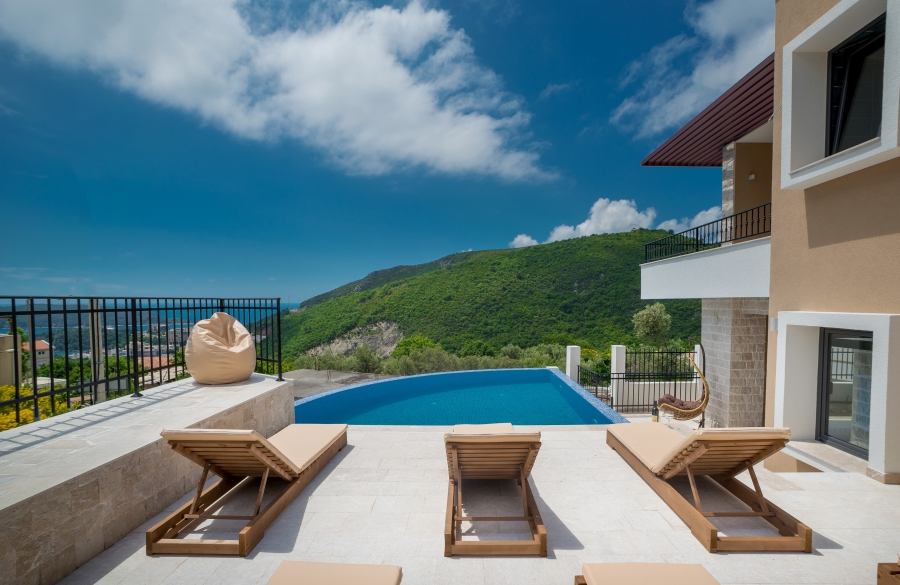Sea view villa with pool in Ivanovići (Budva)