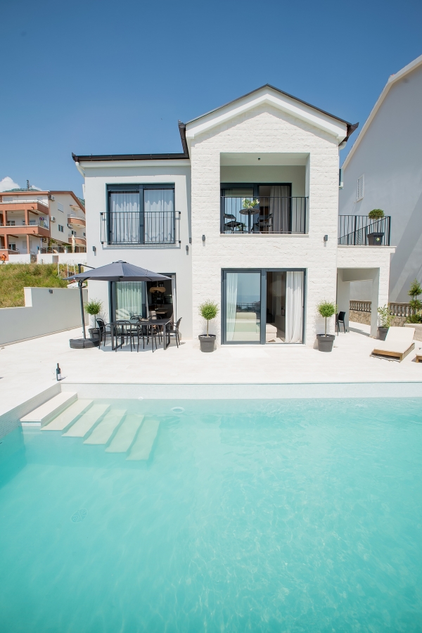 Sea view villa with pool in Ivanovići (Budva)