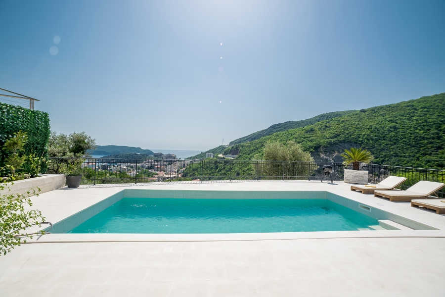 Sea view villa with pool in Ivanovići (Budva)
