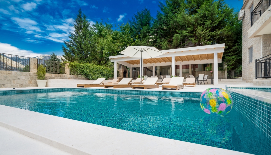 Villa with pool and sea view in Stoliv (Kotor)