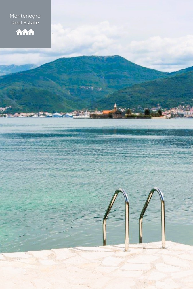 Seafront villa with private beach and two pools in Krtole (Tivat)