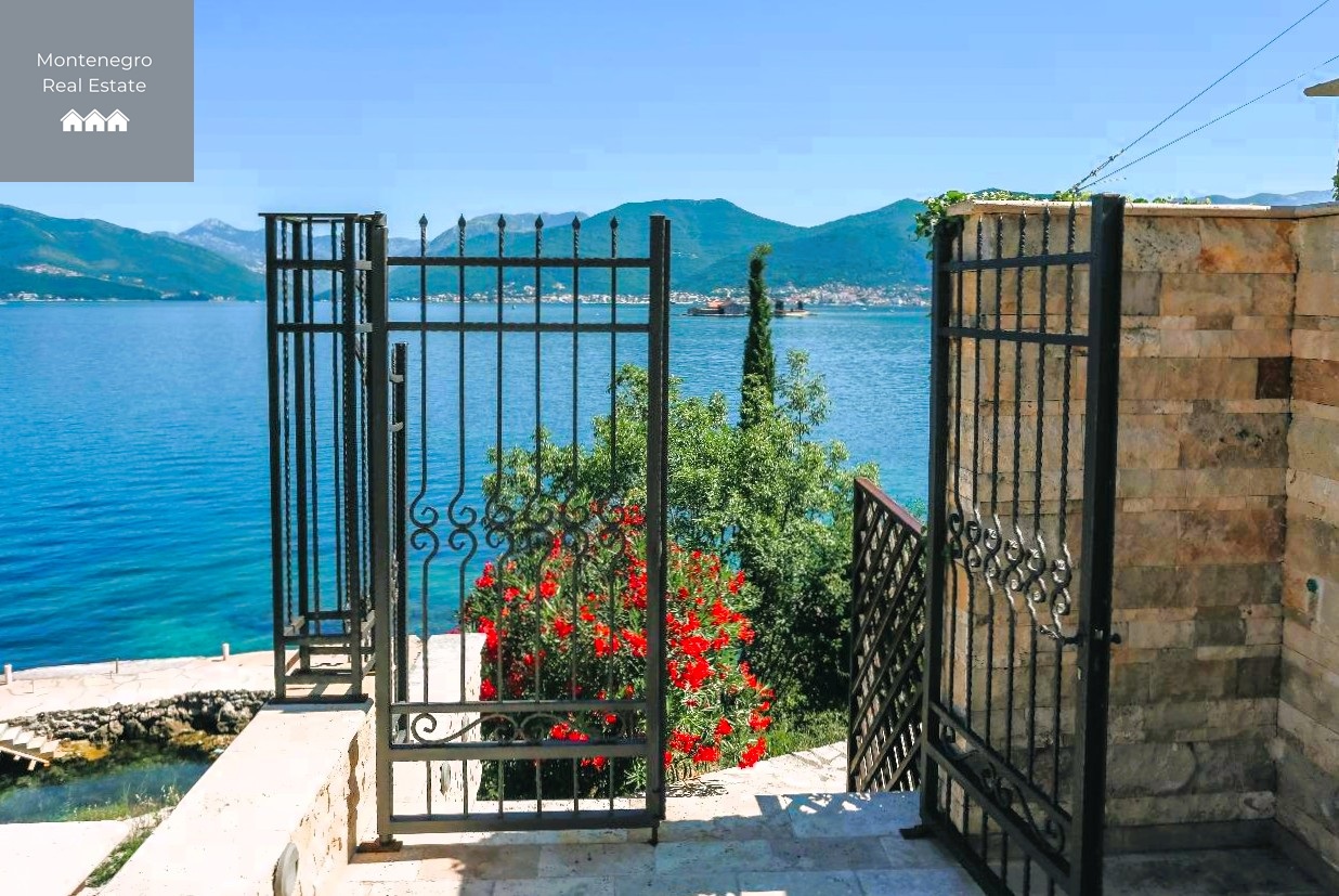 Seafront villa with private beach and two pools in Krtole (Tivat)