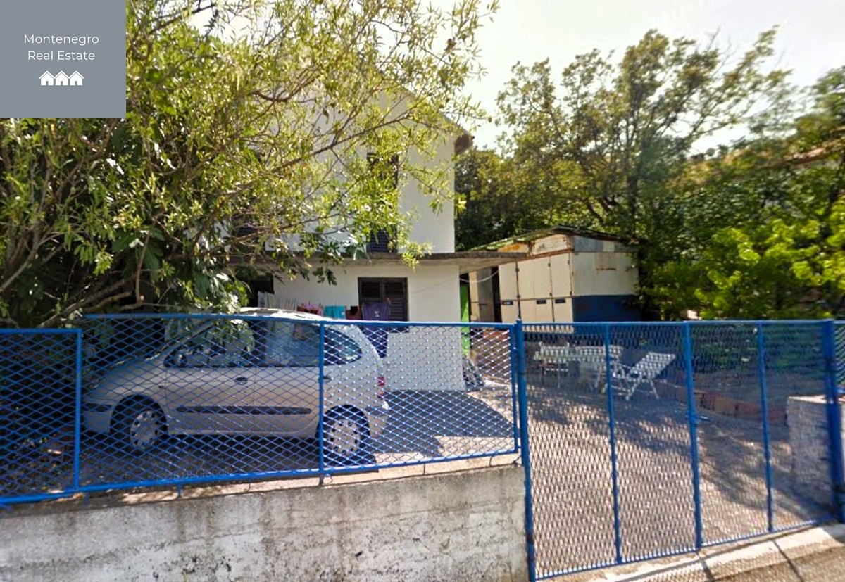 Charming fixer upper house with sea views in Zabrdje (Luštica peninsula)