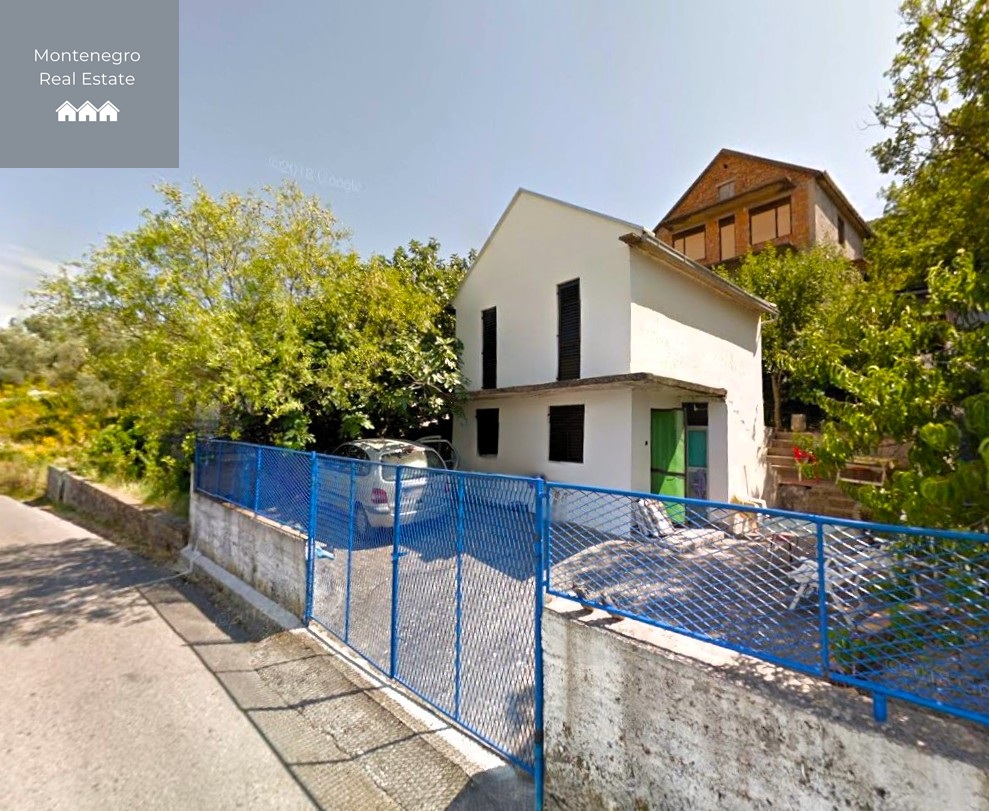 Charming fixer upper house with sea views in Zabrdje (Luštica peninsula)