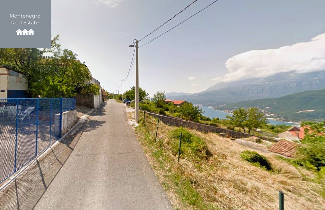 Charming fixer upper house with sea views in Zabrdje (Luštica peninsula)