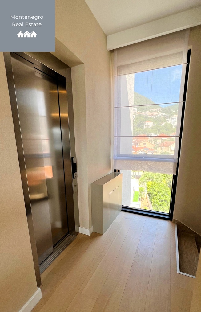 Penthouse with sea view and pool in Donja Lastva, Tivat