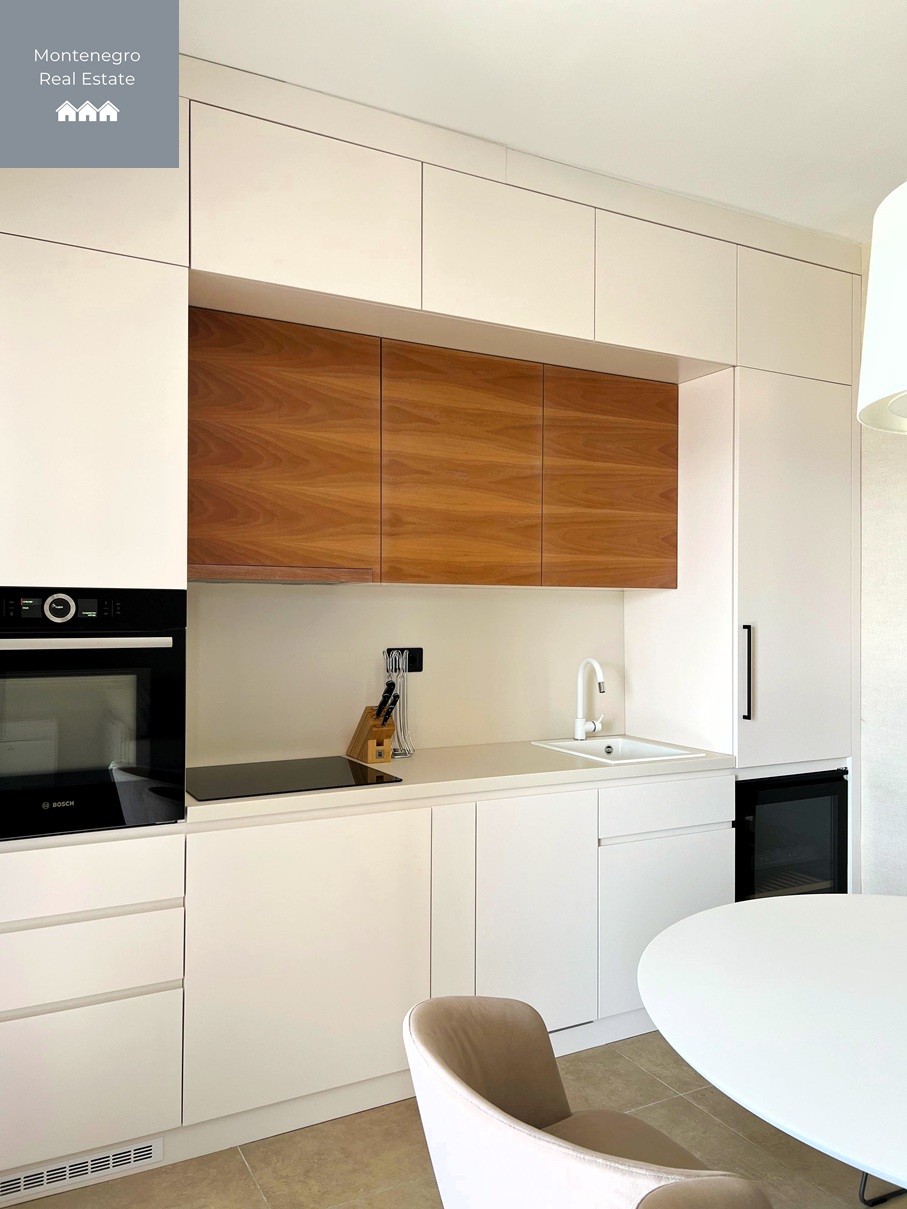 Penthouse with sea view and pool in Donja Lastva, Tivat