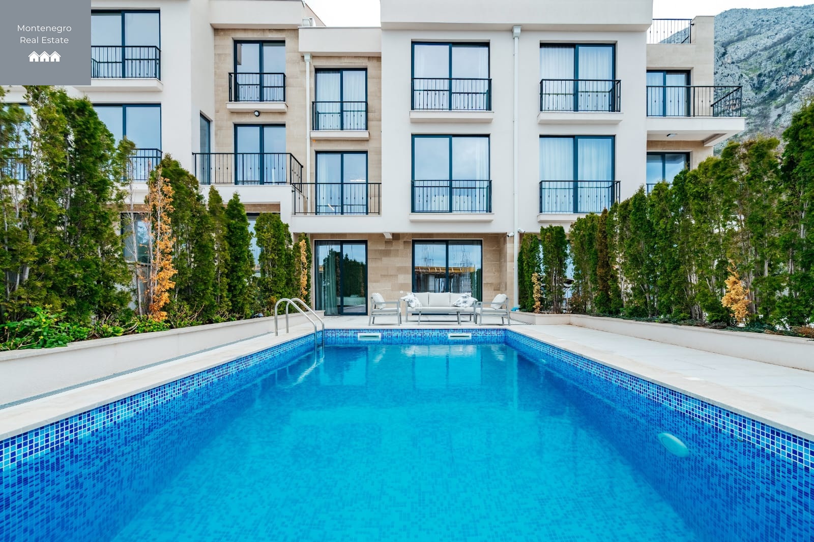Seaside townhouses with pools on the Budva Riviera