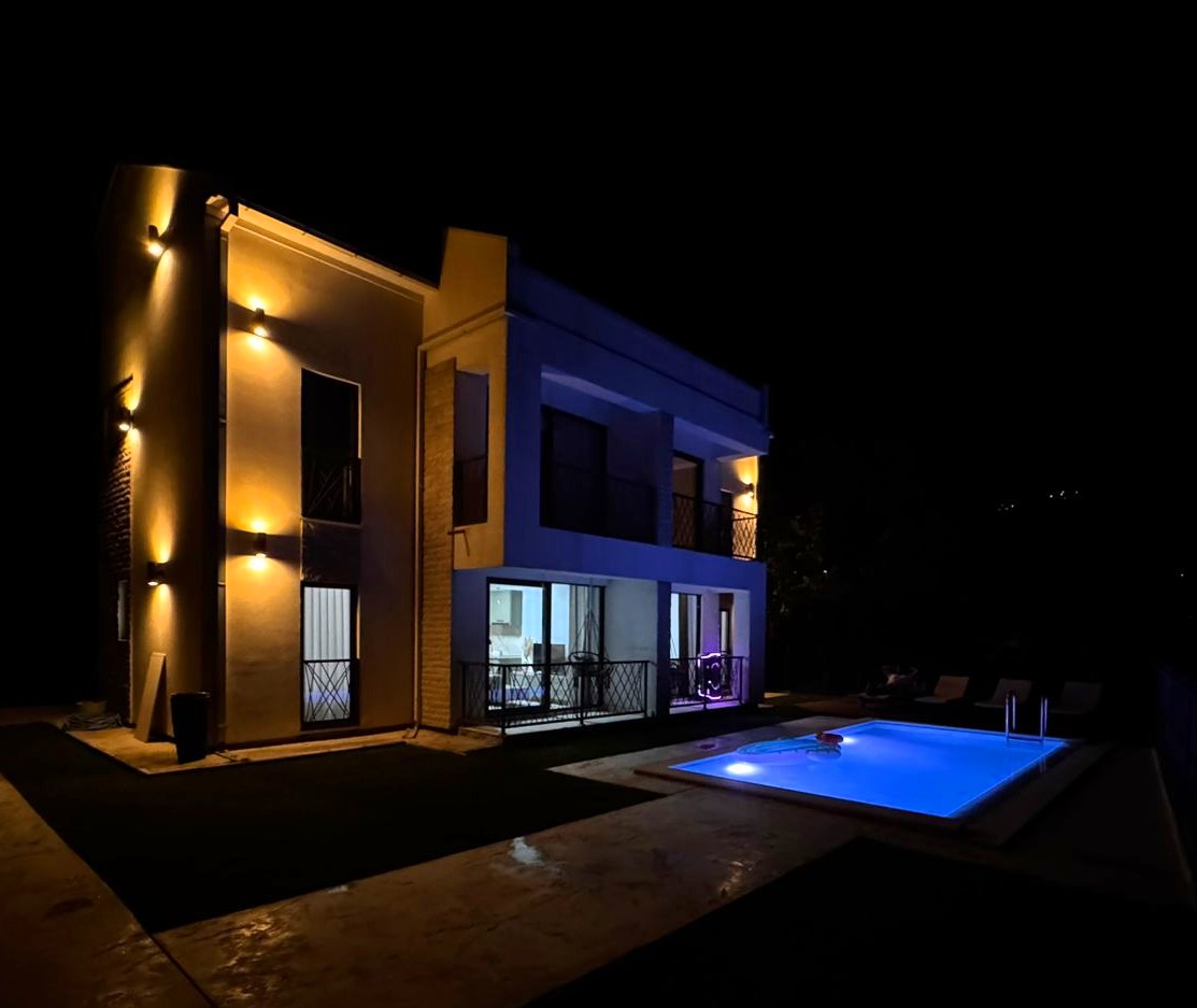 Apartment residence with pool in Lješevići (Kotor municipality)