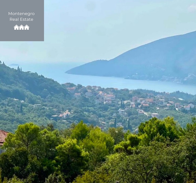 House with sea views near Igalo (Herceg Novi)