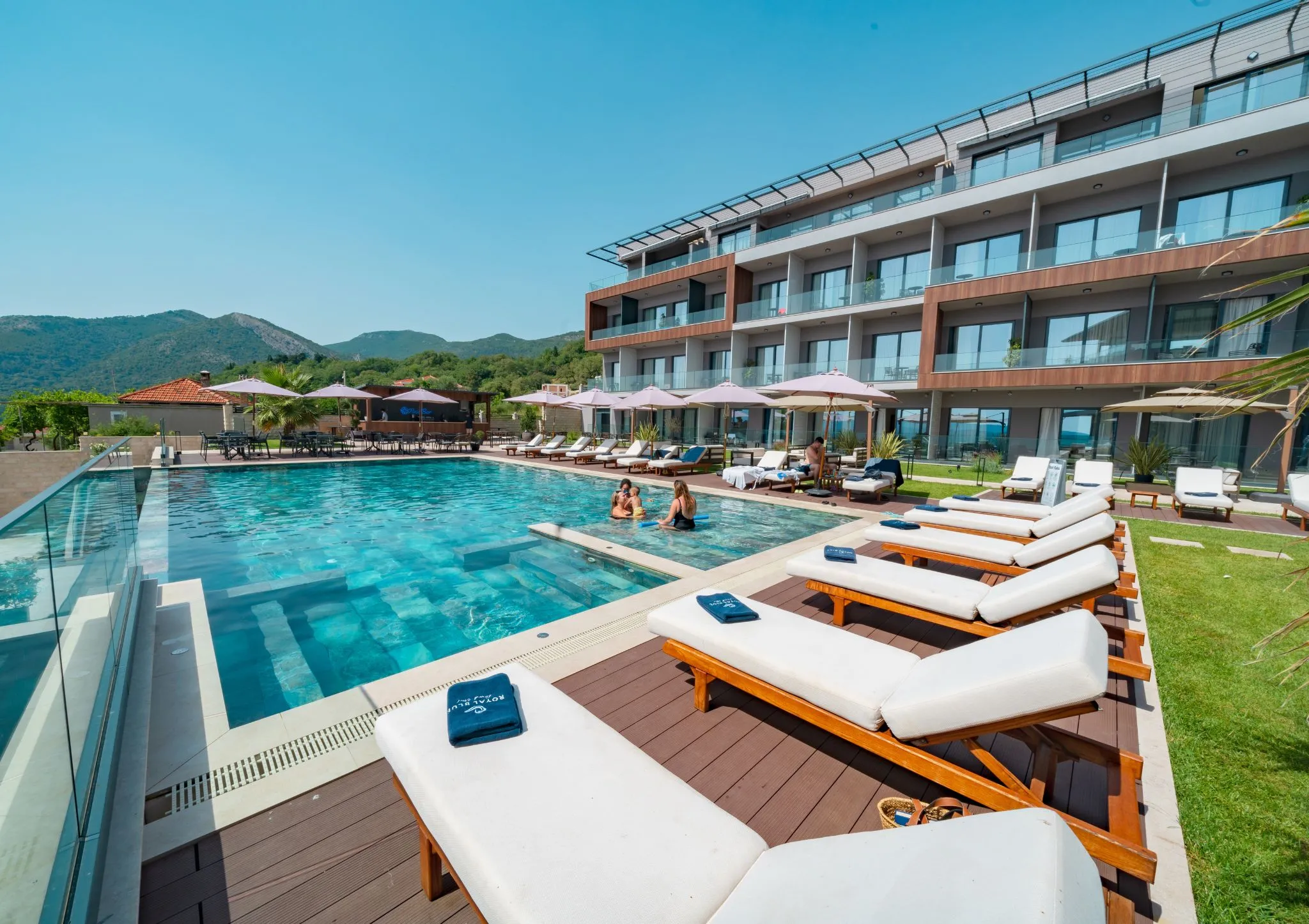 Apartment with stunning sea views in Kavac