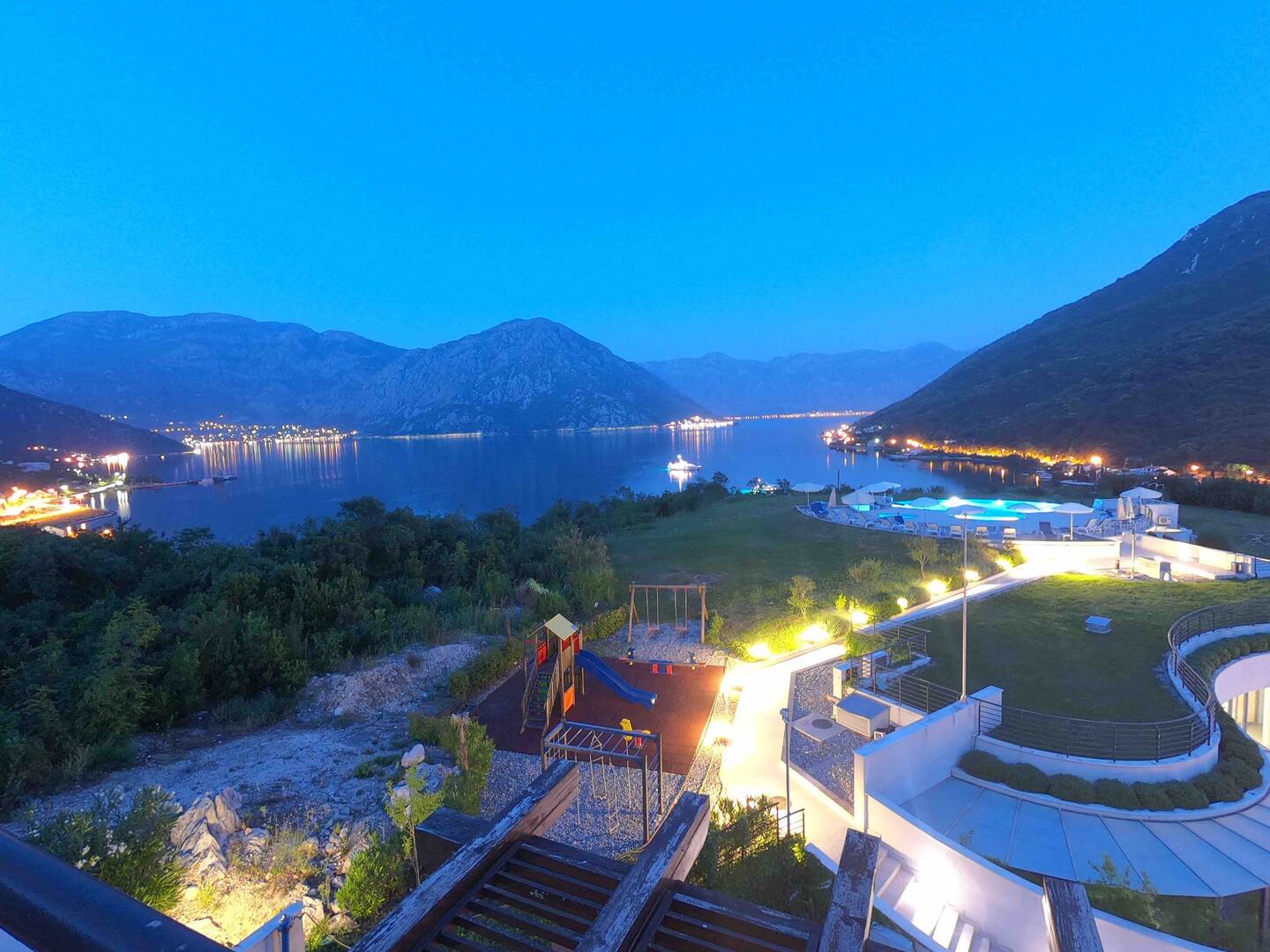 Apartments with stunning sea views in Morinj (Kotor)