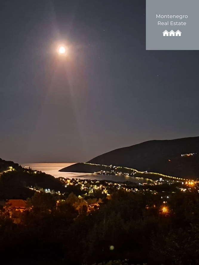 House with sea views near Igalo (Herceg Novi)