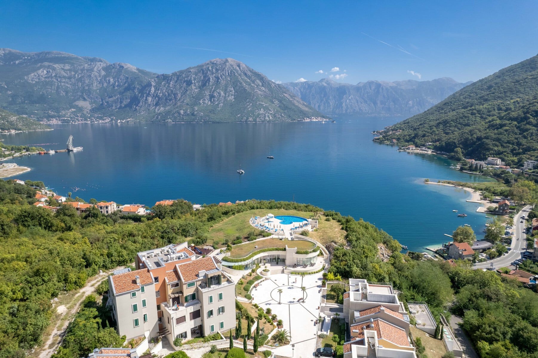 Apartments with stunning sea views in Morinj (Kotor)