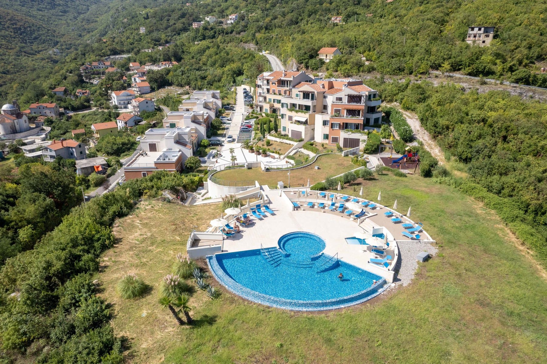 Apartments with stunning sea views in Morinj (Kotor)