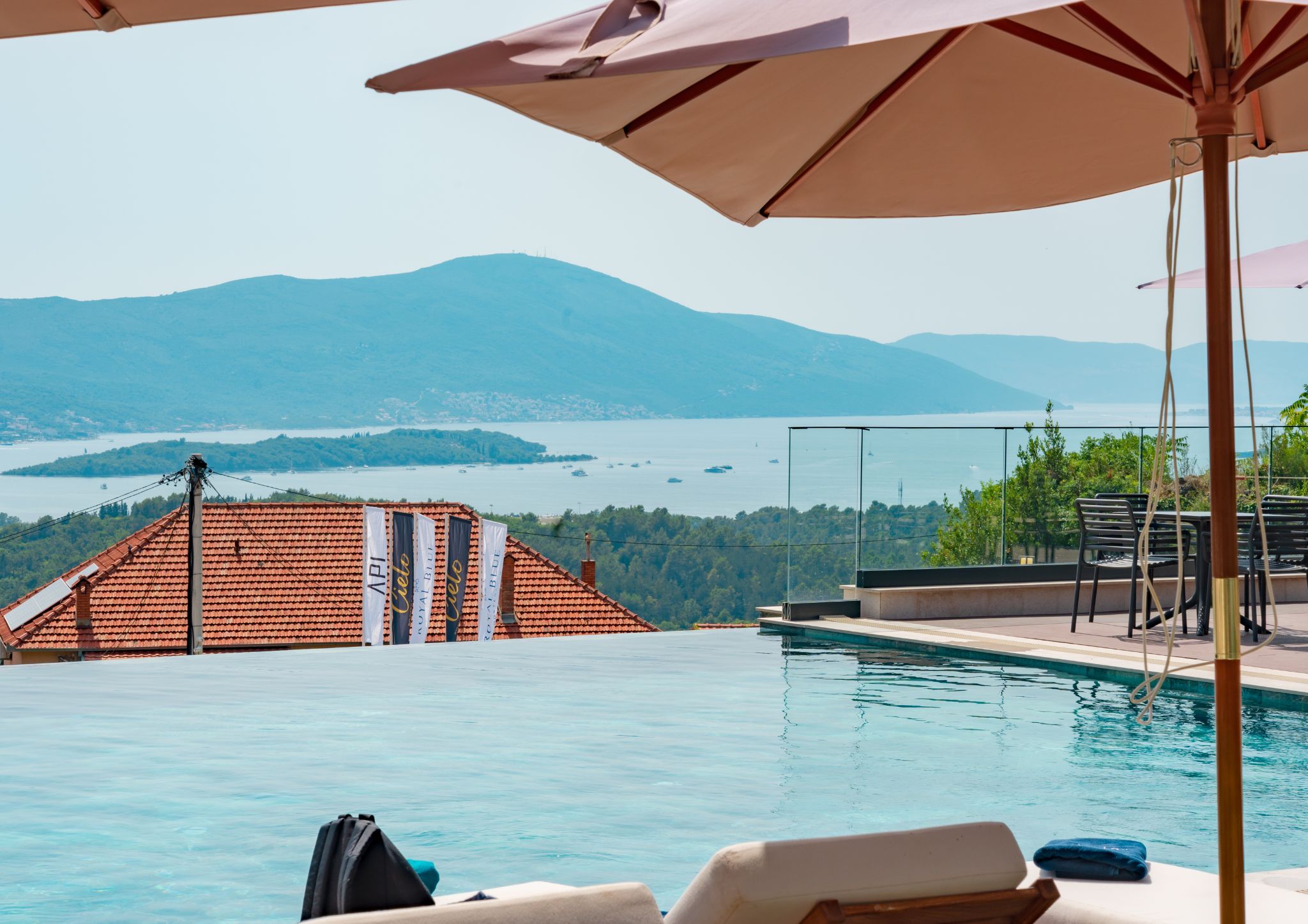 Apartment with stunning sea views in Kavac