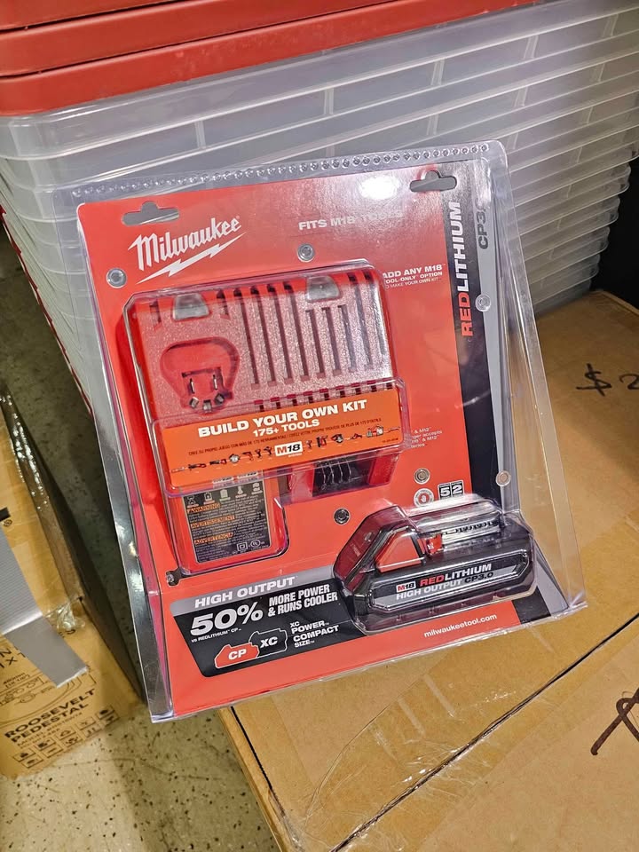 Milwaukee M18 18-Volt Lithium-Ion HIGH OUTPUT Starter Kit with One 3.0Ah Battery and Charger