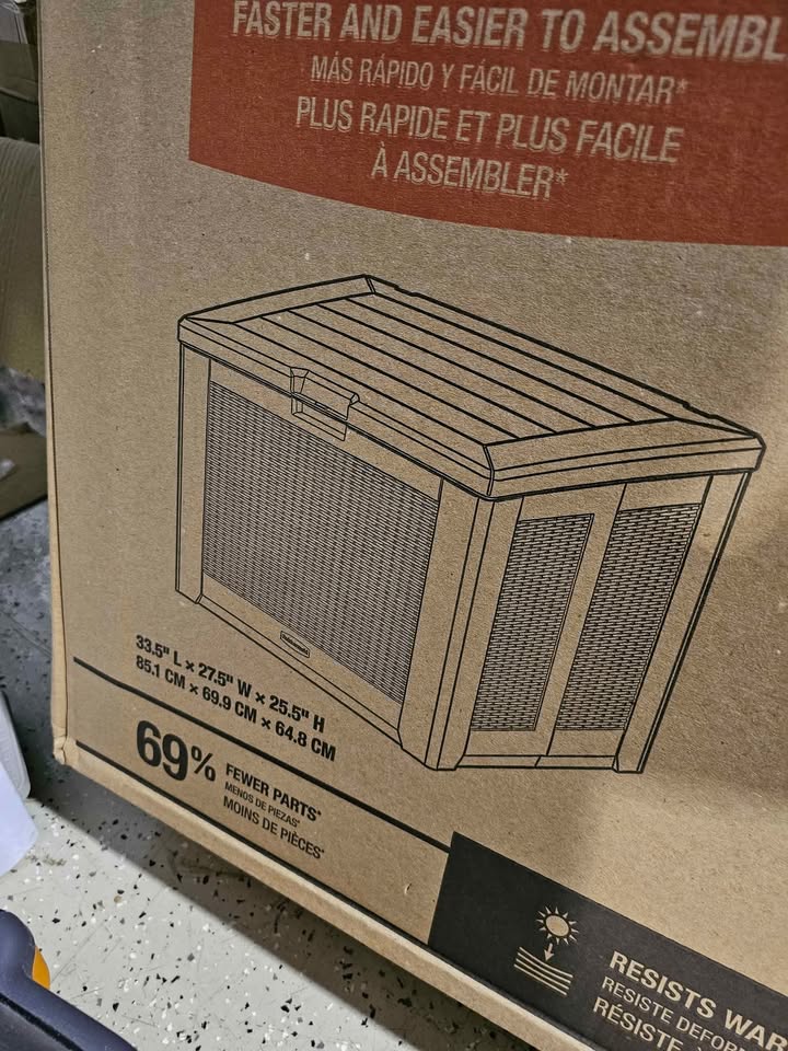 Rubbermaid 74 Gal. Medium Resin Deck Box