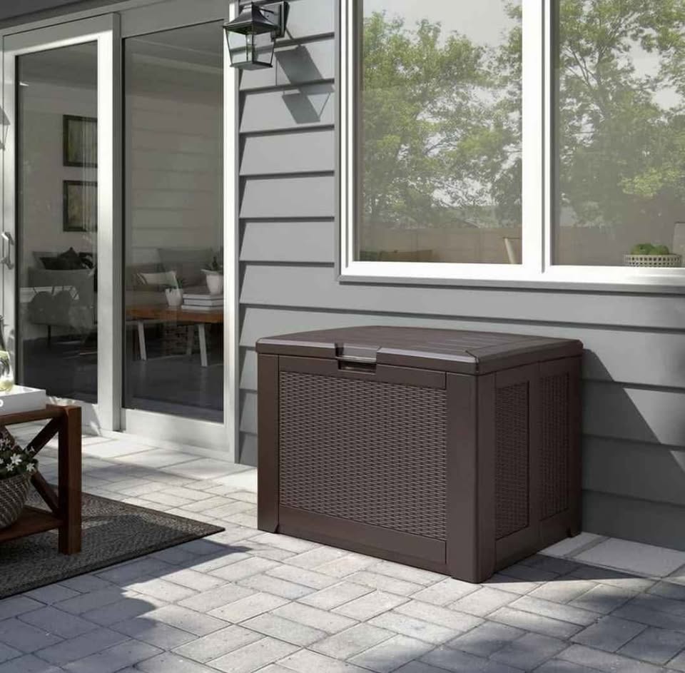 Rubbermaid 74 Gal. Medium Resin Deck Box