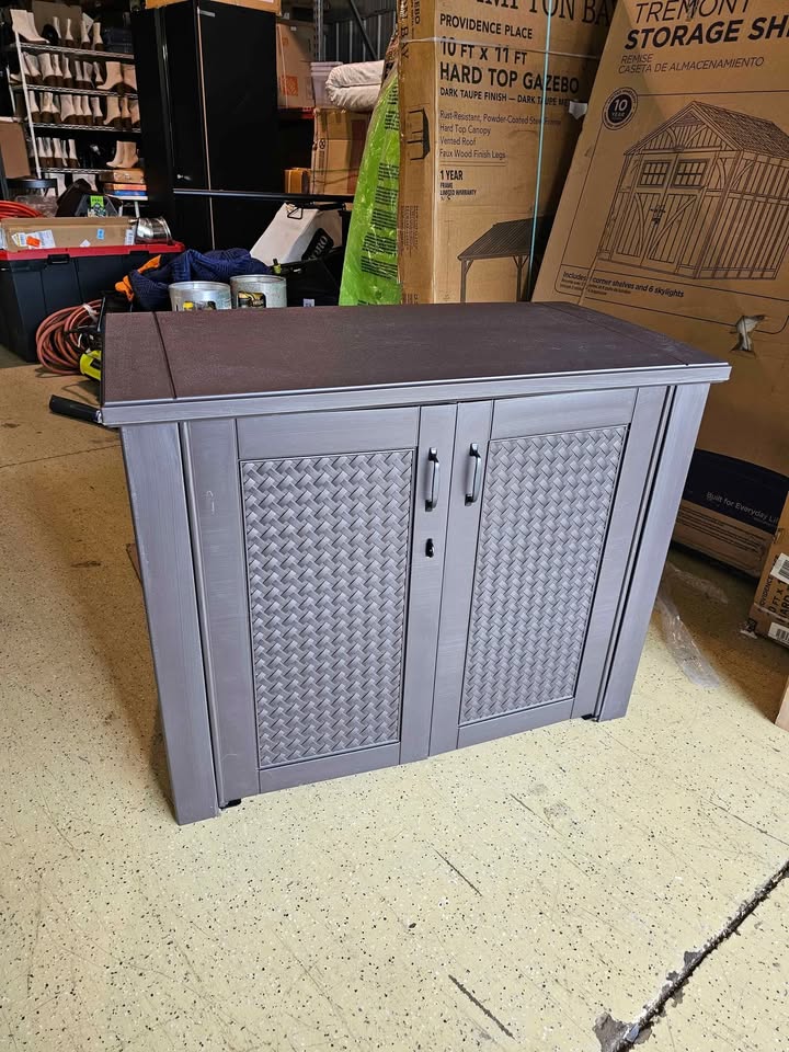  Rubbermaid Patio Chic 123 Gal. Resin Basket Weave Patio Cabinet in Brown