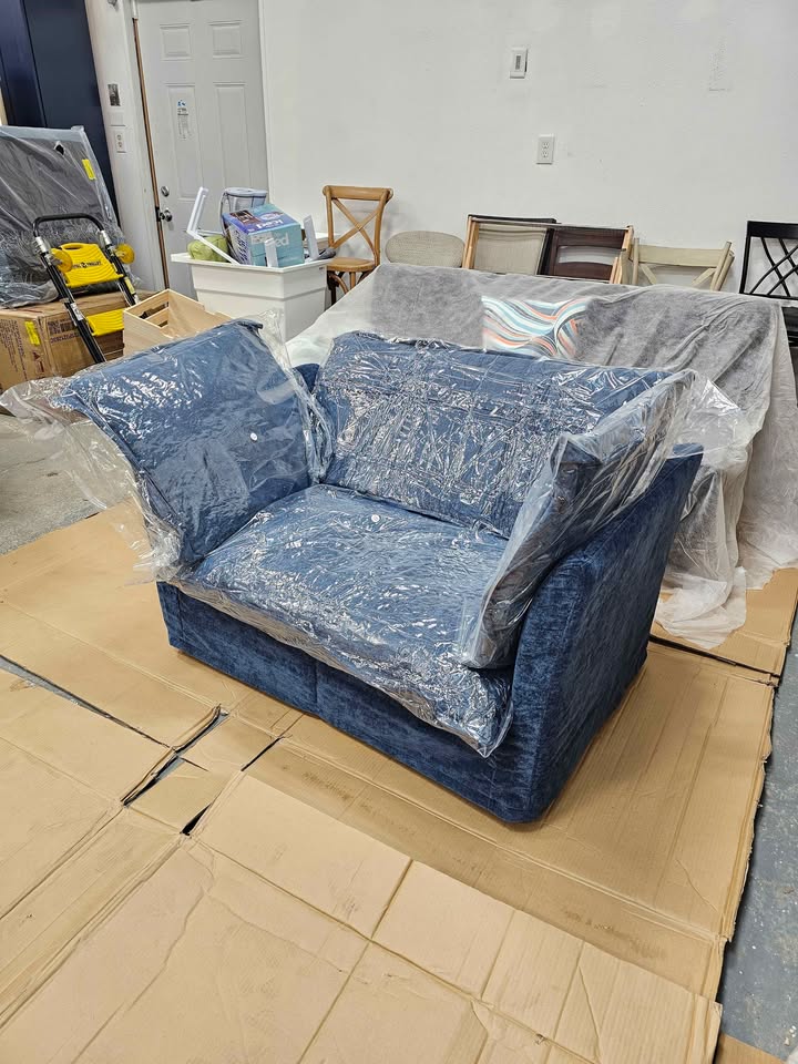  Deep Seat Accent Chair