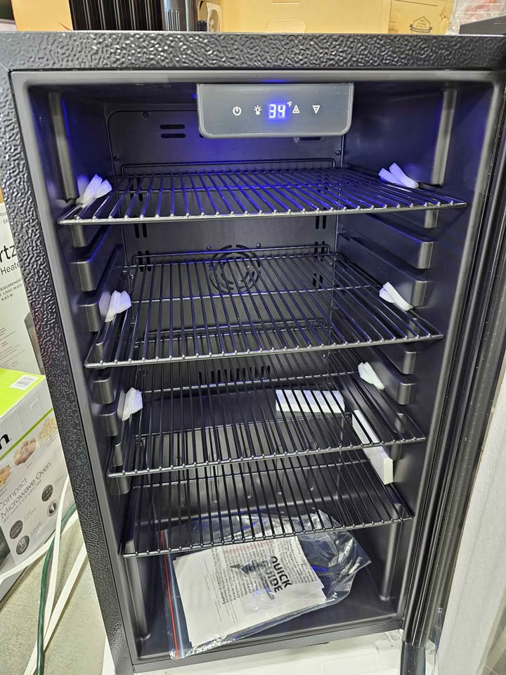  SIMZLIFE 17.3" W Single Zone 130-Cans Freestanding Beverage Refrigerator Cooler in Black, UV Protect