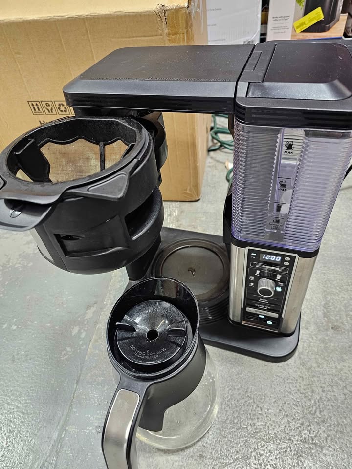  Used Unit - Ninja Hot & Iced Coffee Maker, Single Serve to 10 Cup Carafe, Drip, Rapid Cold Brew, CM360 Black