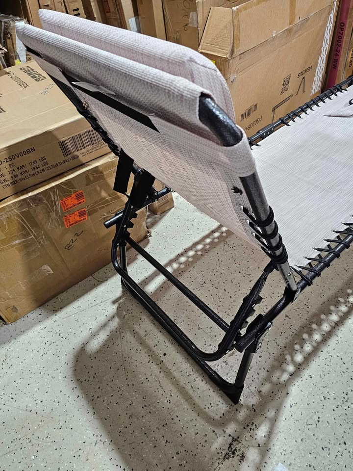  VEIKOUS Outdoor Folding Chaise Lounge Chair Fully Flat for Beach with Pillow and Side Pocket