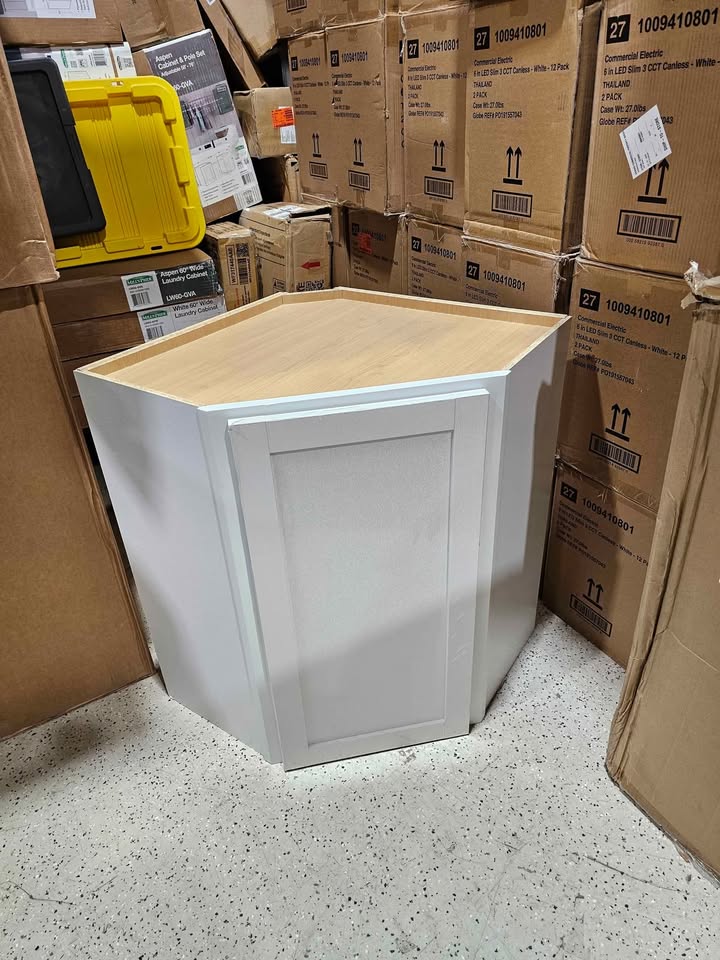  Hampton Bay Courtland Assembled Shaker Diagonal Corner Wall Kitchen Cabinet in Polar White
