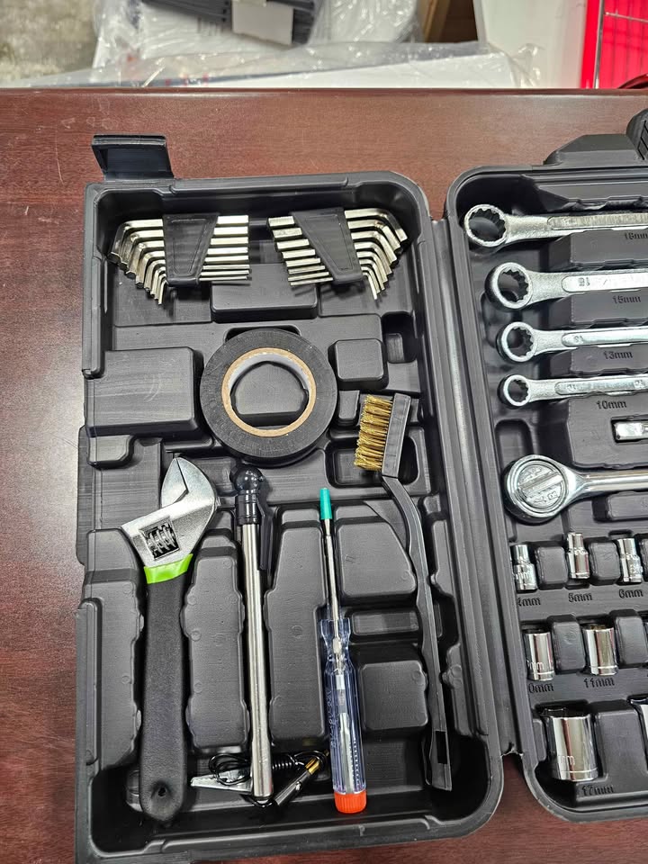 102pc Mechanics Tool Kit