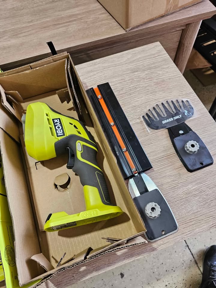  RYOBI ONE+ 18V Cordless Grass Shear and Shrubber Trimmer (Tool Only)
