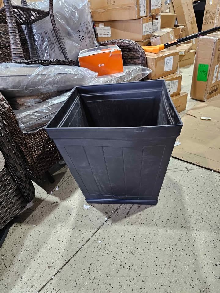  Hanover 20 in. Black Beadboard Resin Square Planter