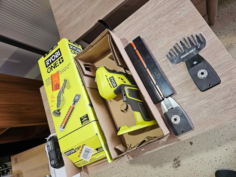  RYOBI ONE+ 18V Cordless Grass Shear and Shrubber Trimmer (Tool Only)