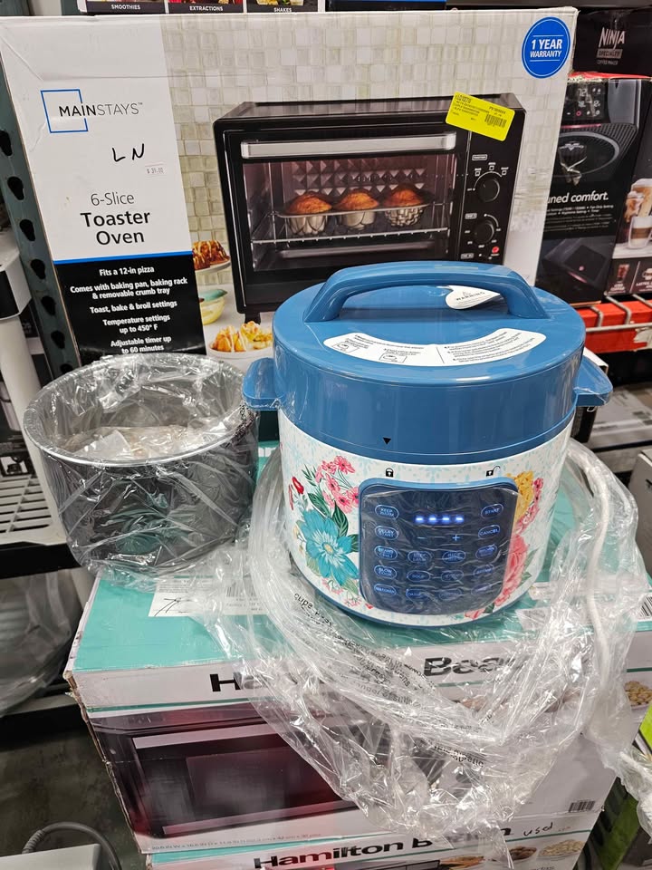  The Pioneer Woman Fancy Flourish 6-Quart Pressure Cooker with Touch Control Display