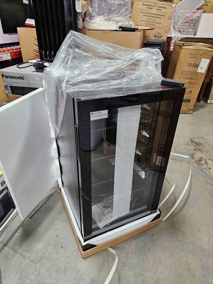  SIMZLIFE 17.3" W Single Zone 130-Cans Freestanding Beverage Refrigerator Cooler in Black, UV Protect