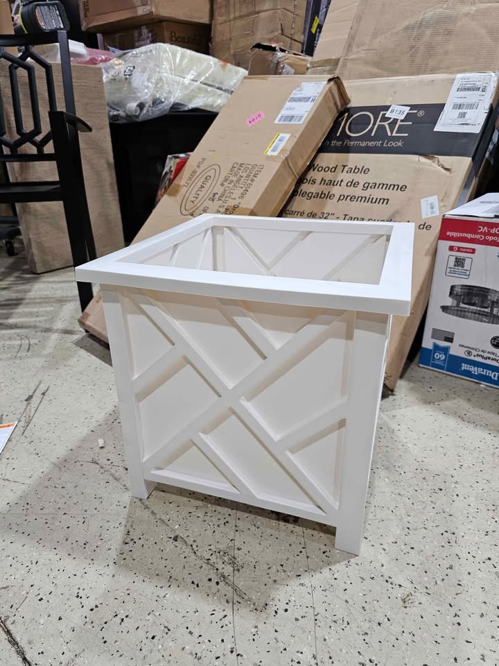 Pure Garden 15.5 in. L x 15.5 in. W x 16.5 in. H Polypropylene Garden Planter Box White