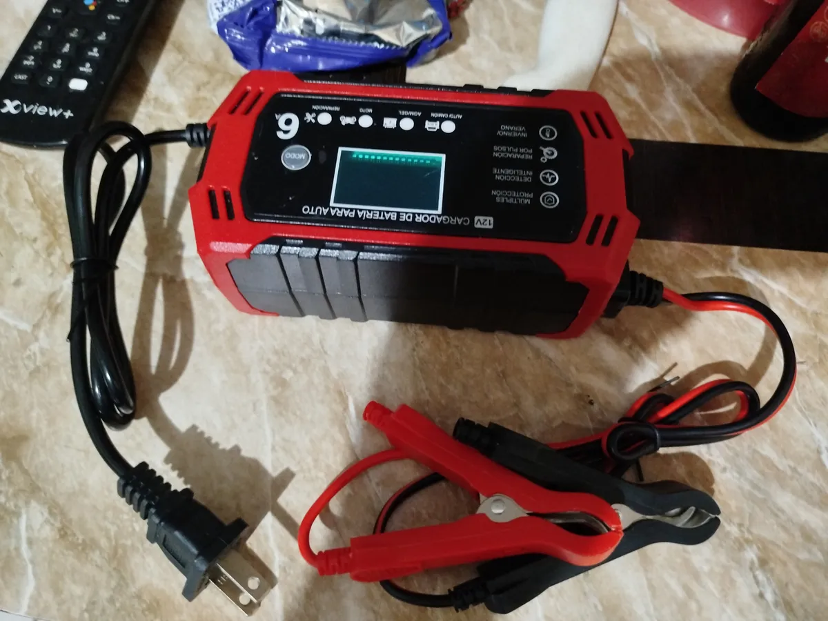 Cargador de batería de 12V 6A