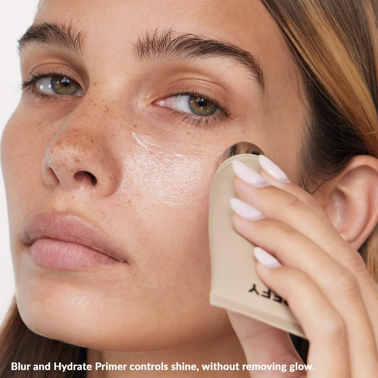 REFY BLUR AND HYDRATE OIL-CONTROL FACE PRIMER WITH HYALURONIC ACID