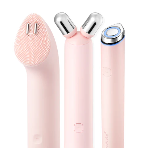 MEDICUBE  TOTAL CARE SET  (AGE-R Booster Pro Mini Plus + AGE-R Booster Cleanser + V Roller)