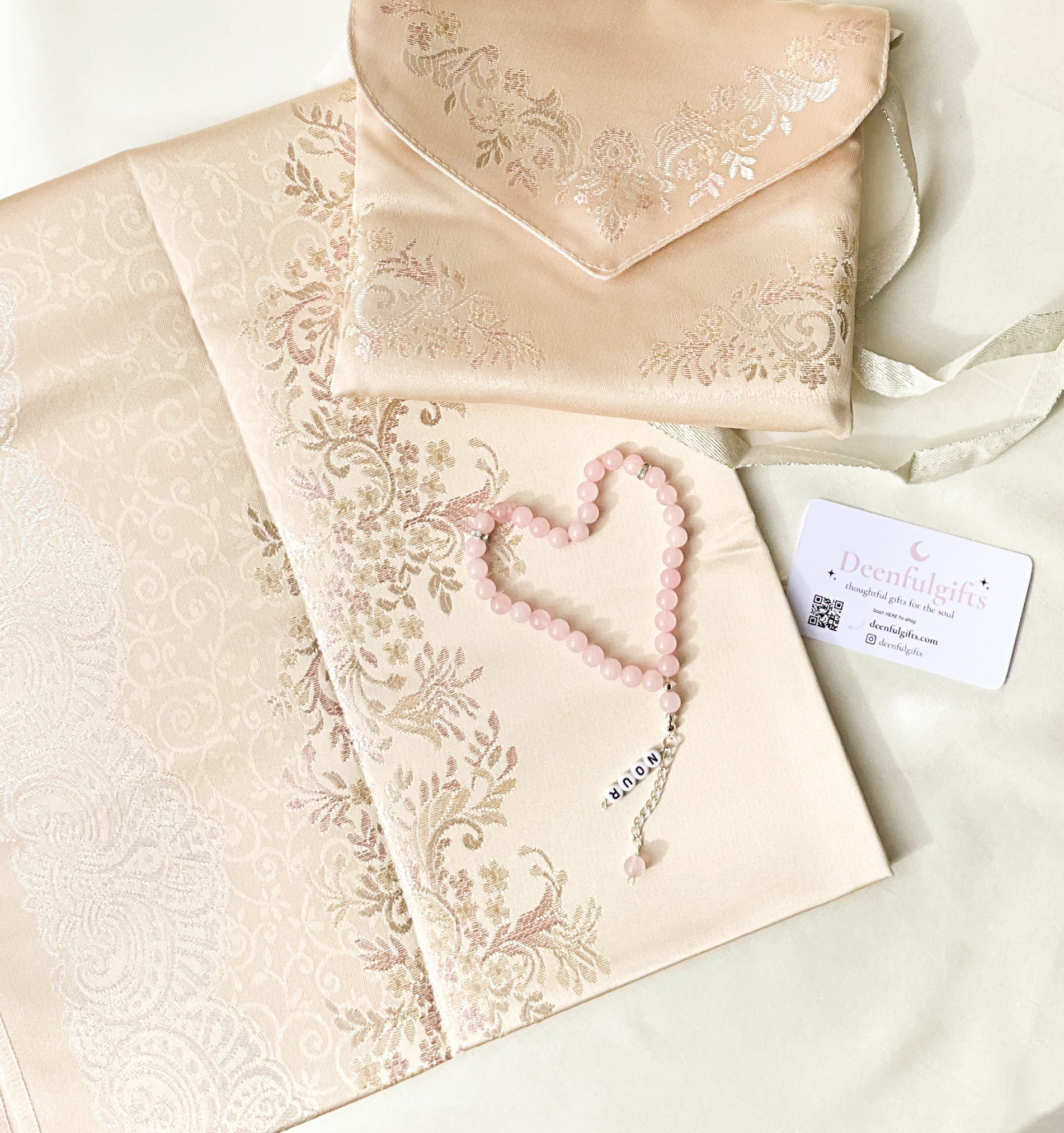 Sakina Gift Set – Luxury Prayer Mat (pink) & Personalized Pink Tasbeeh