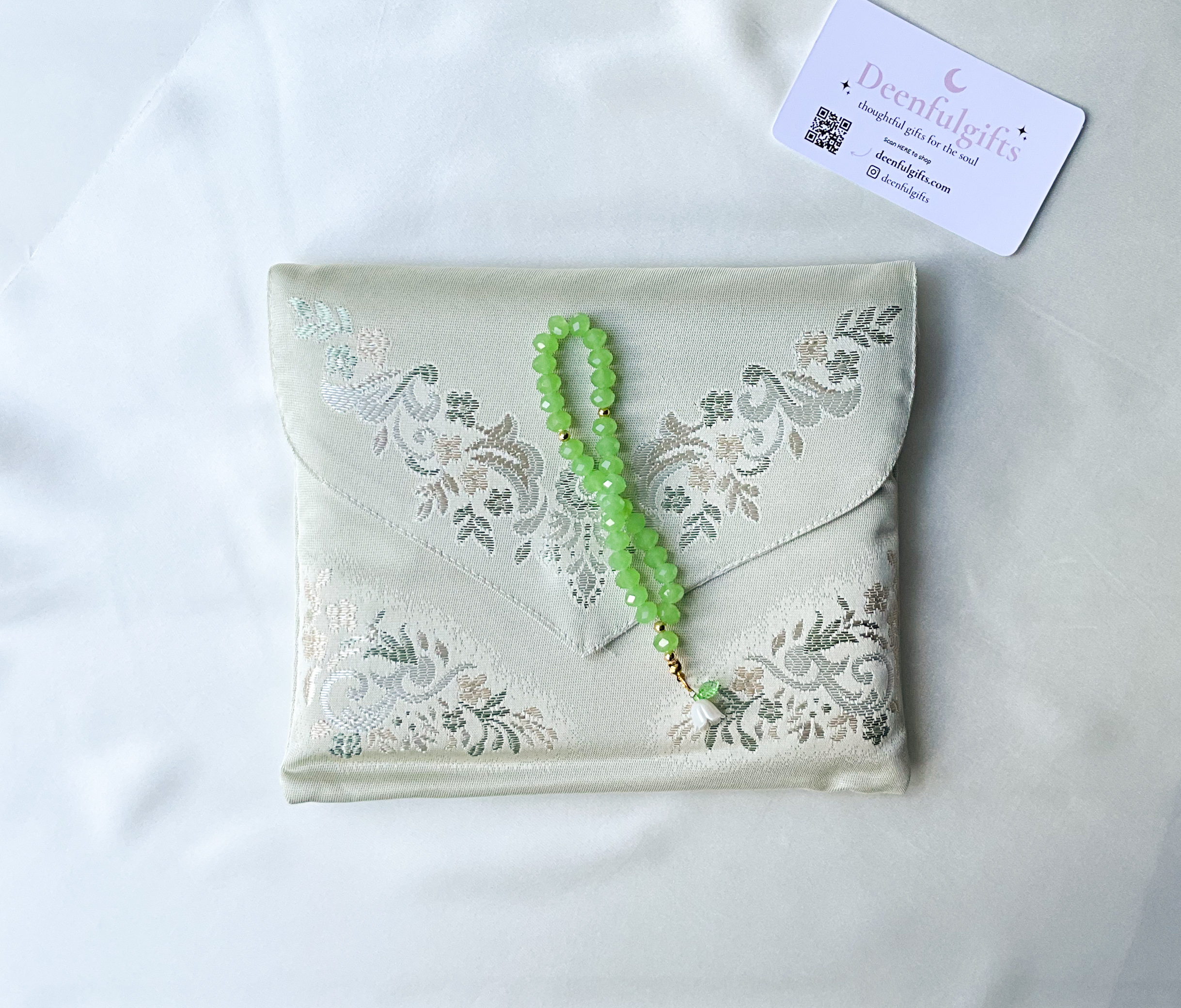 Sakina Gift Set – Luxury Prayer Mat (green) & Green Luxe Tasbeeh