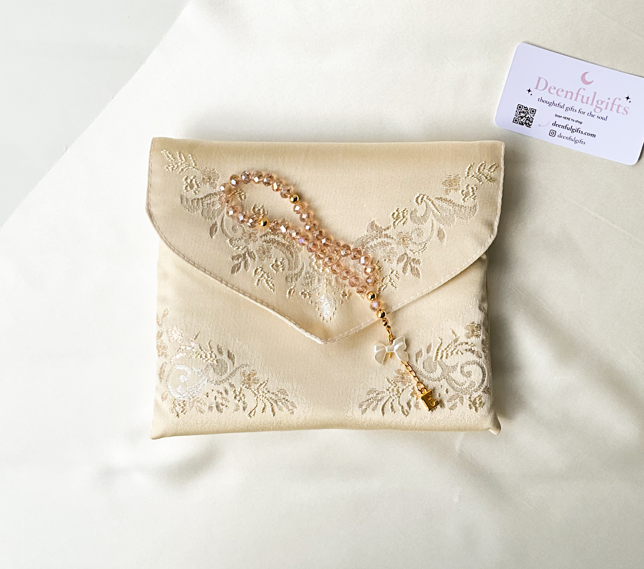 Sakina Gift Set – Luxury Prayer Mat (vanilla) & Personalized Bow Tasbeeh
