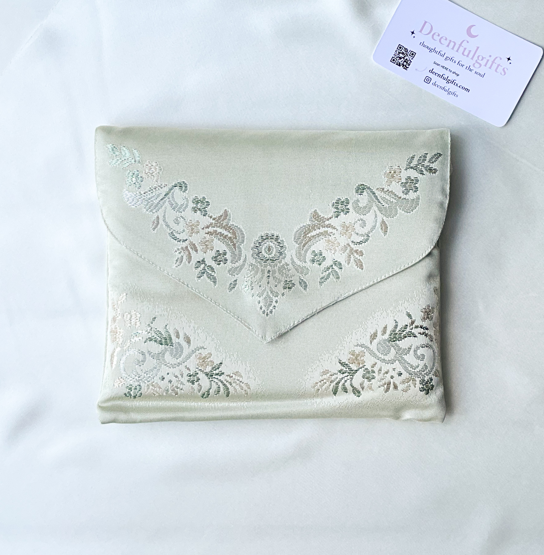 Sakina Travel Set – Portable Luxury Prayer Mat + Matching Pouch (Green)